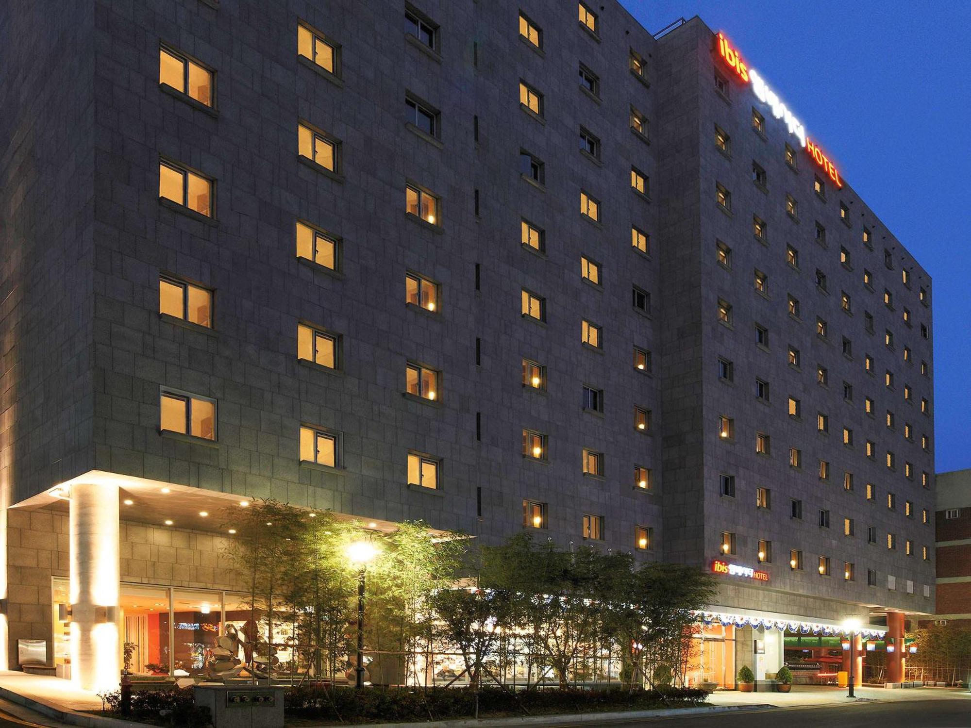 Ibis Ambassador Seoul Insadong Hotel Exterior foto